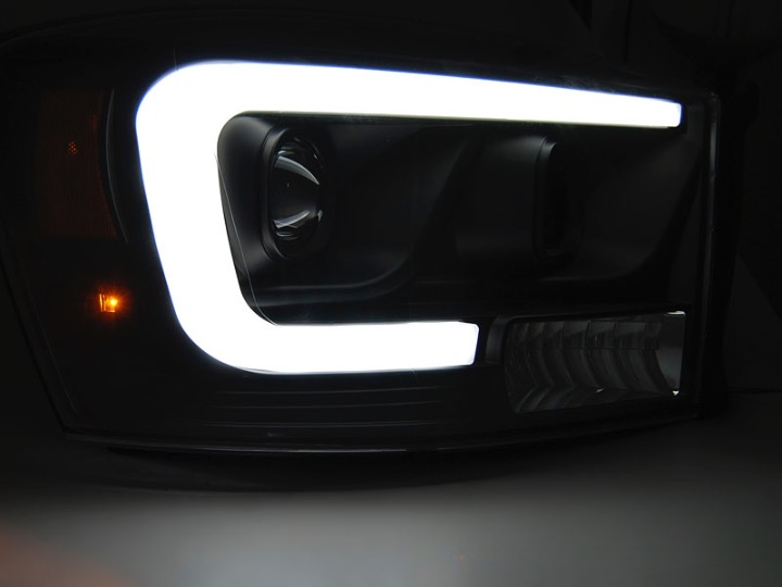 Esituled “TubeLight Black” Dodge Ram 06-08